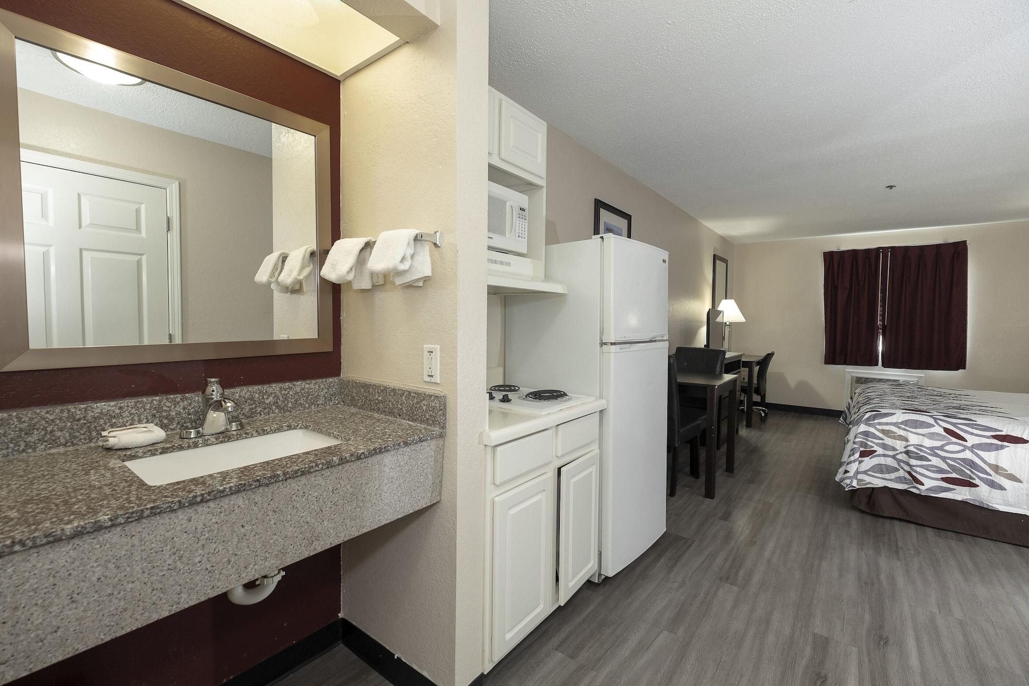 Red Roof Inn & Suites Pensacola-Nas Corry Beach Haven Exterior foto